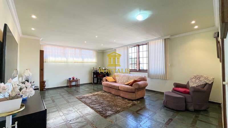 Casa, Luxemburgo, 5 Quartos, 4 Vagas, 2 Suítes