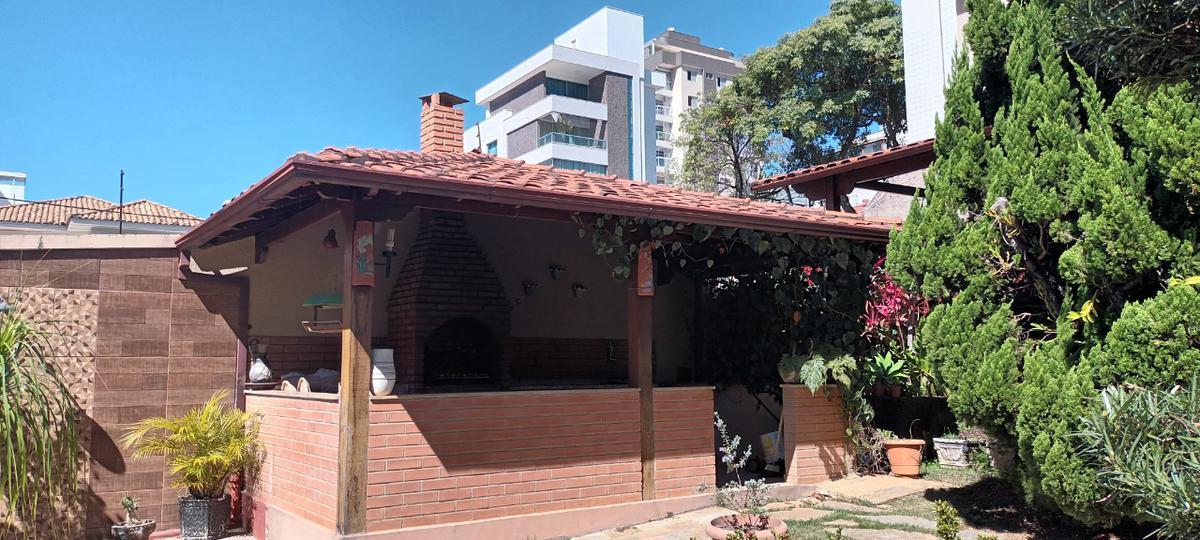 Casa, Castelo, 4 Quartos, 6 Vagas, 2 Suítes