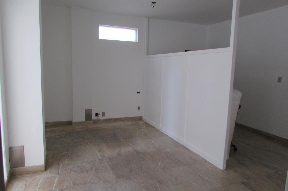 Sala, Lourdes, 1 Vaga