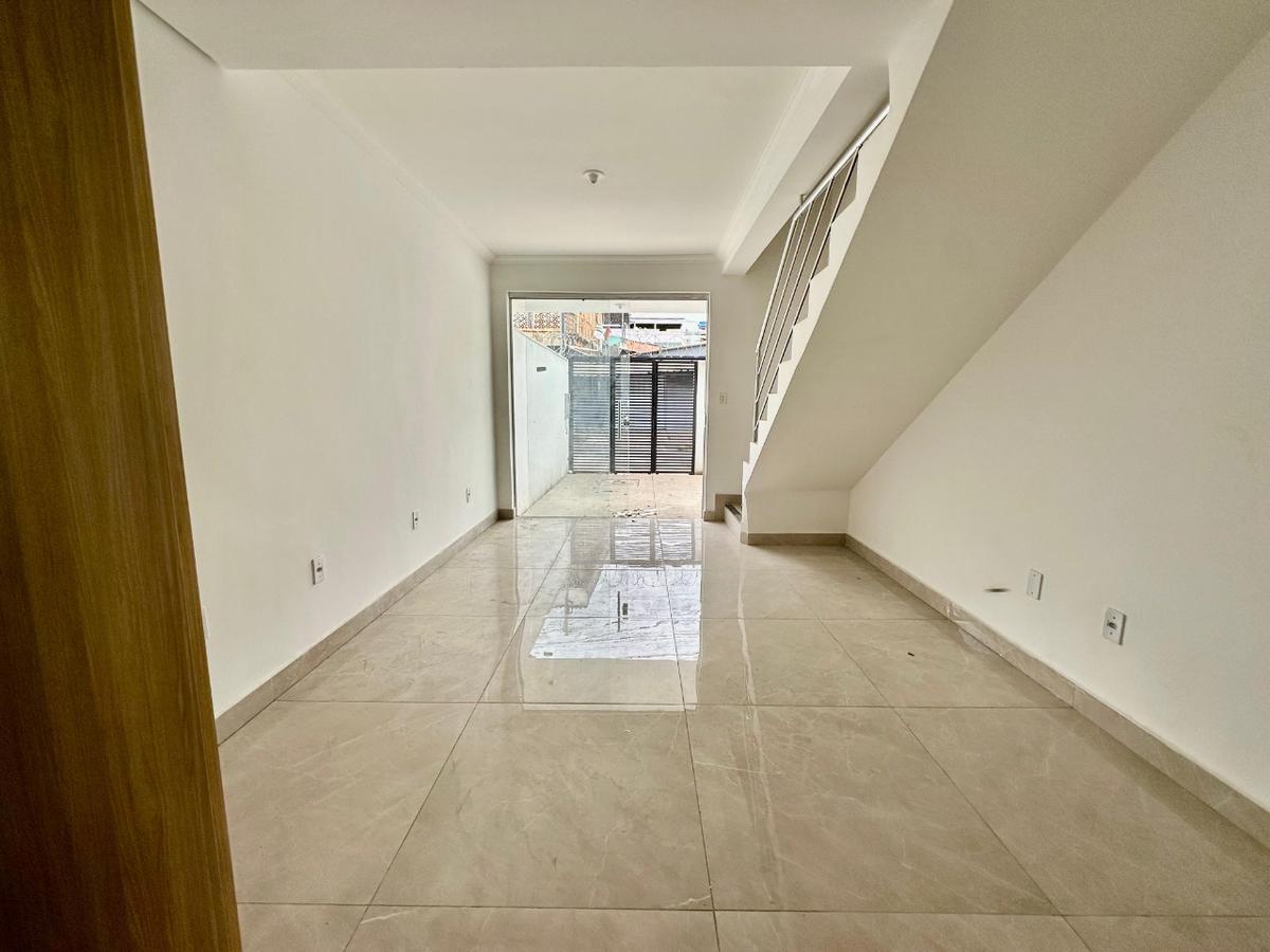 Casa, Piratininga (venda Nova), 2 Quartos, 1 Vaga, 2 Suítes