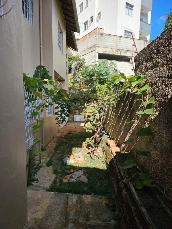 Casa, Camargos, 3 Quartos, 2 Vagas, 1 Suíte