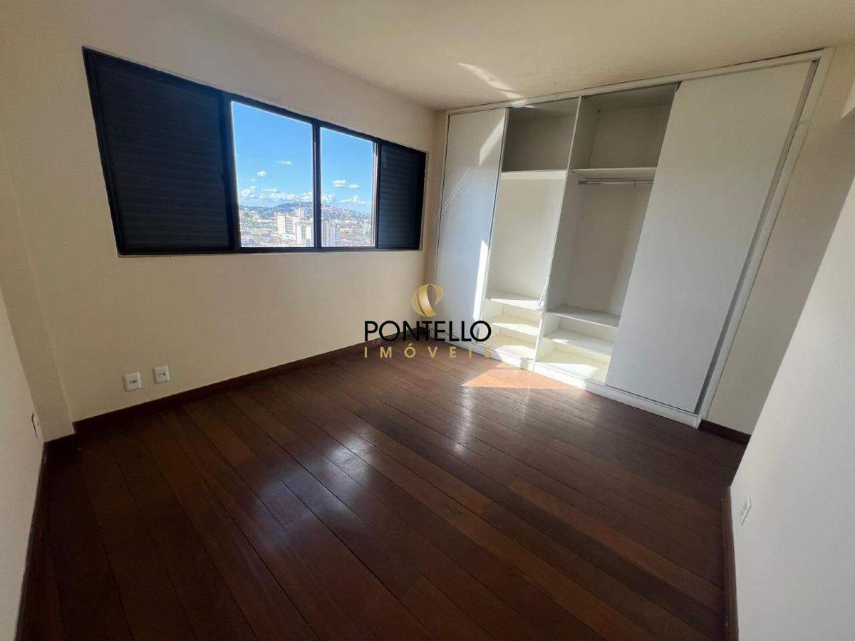 Cobertura, Centro, 4 Quartos, 2 Vagas, 1 Suíte
