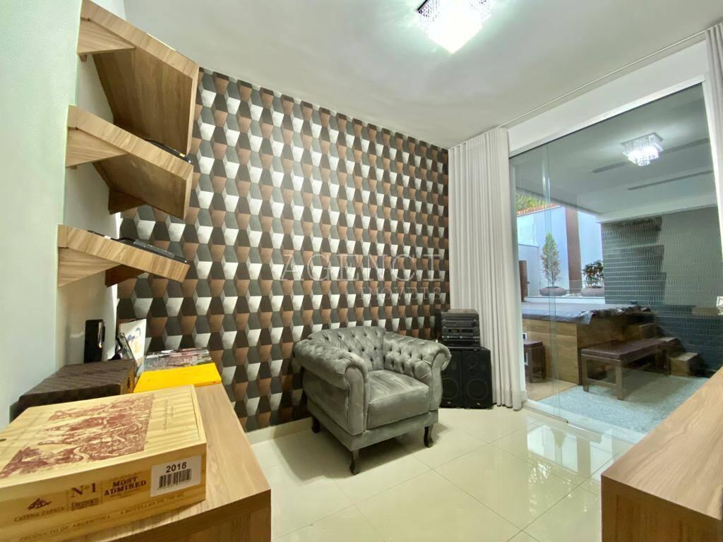 Casa, Trevo, 4 Quartos, 0 Vaga, 3 Suítes