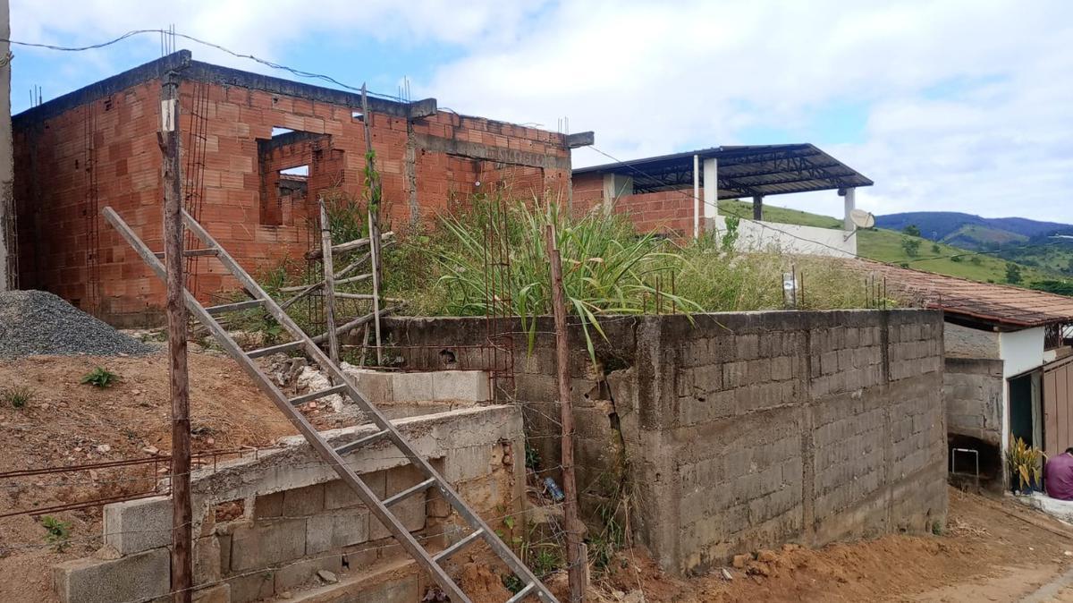 Casa, Centro, 2 Quartos, 5 Vagas