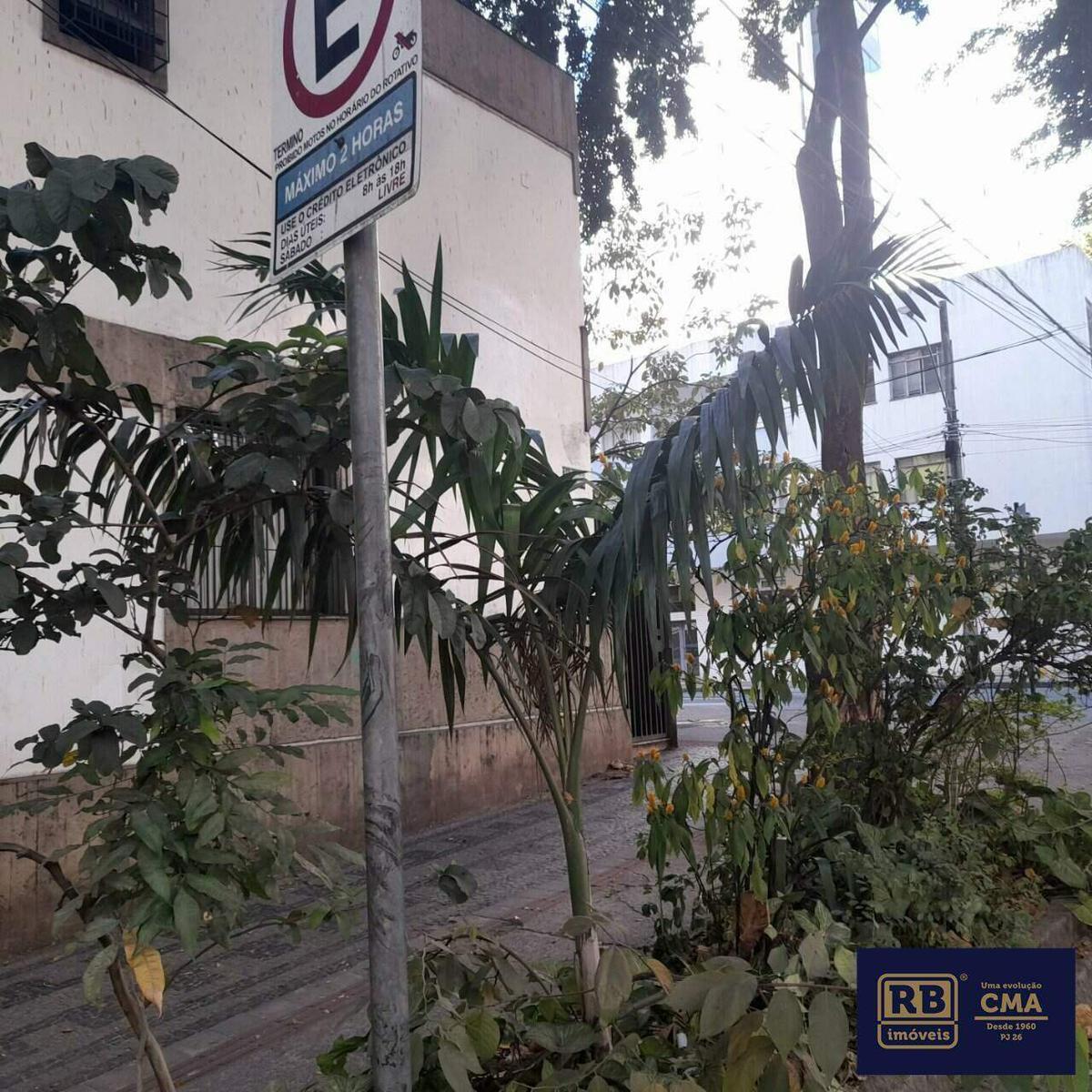 Casa, Funcionários, 5 Quartos, 4 Vagas, 1 Suíte