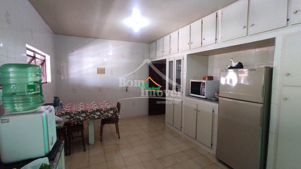 Casa, Centro, 3 Quartos, 3 Vagas, 1 Suíte