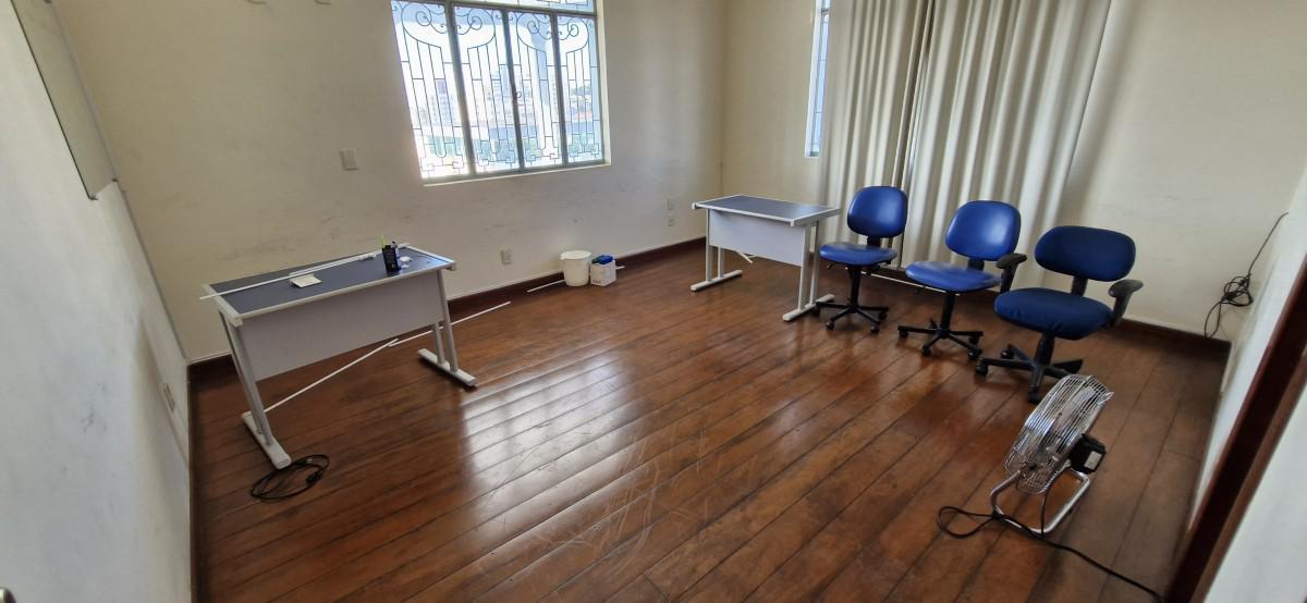 Casa, Concórdia, 10 Quartos, 8 Vagas, 1 Suíte