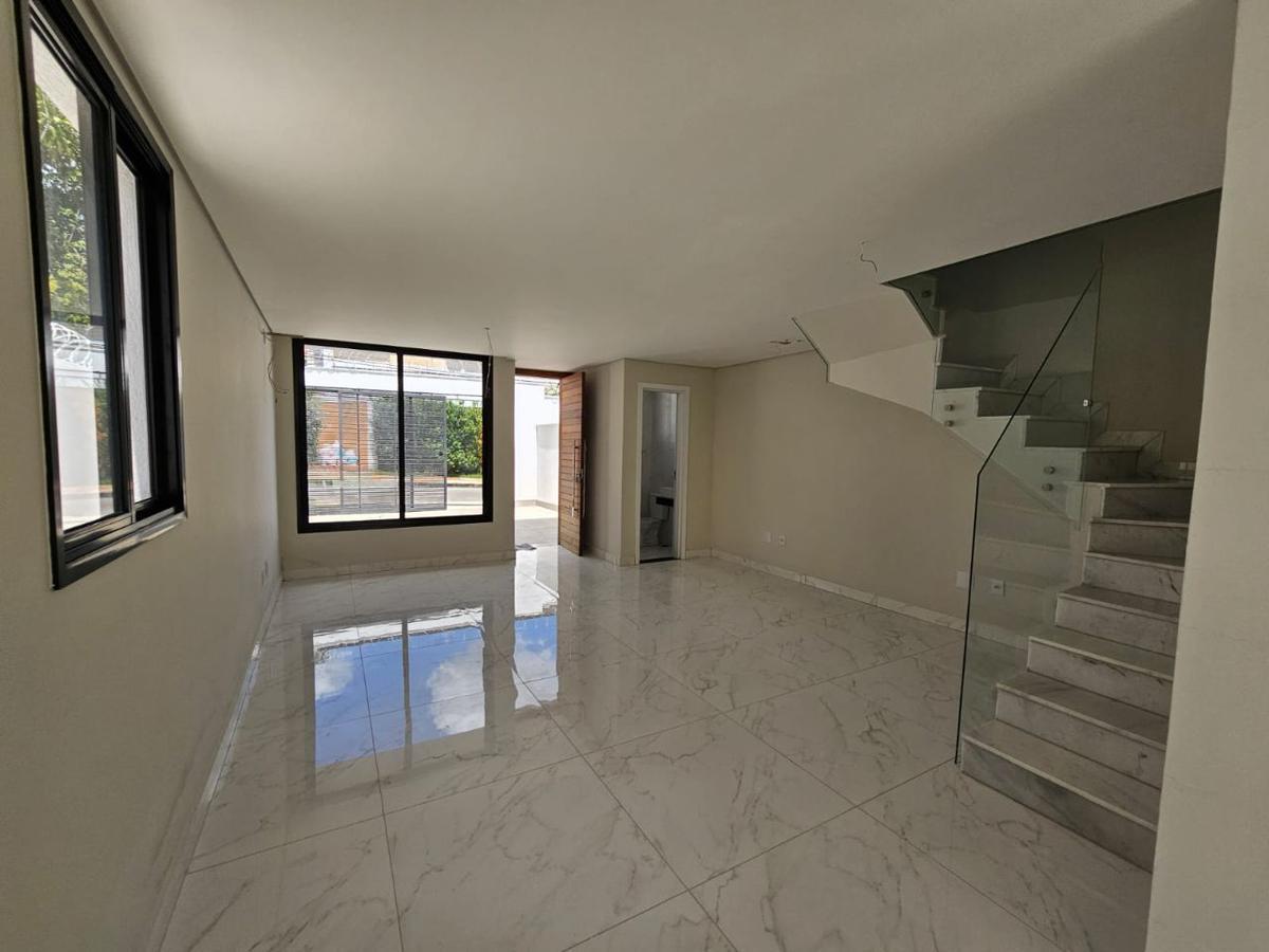 Casa, Santa Cruz, 3 Quartos, 4 Vagas, 1 Suíte