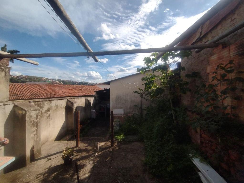 Casa, Centro, 4 Quartos, 2 Vagas, 1 Suíte