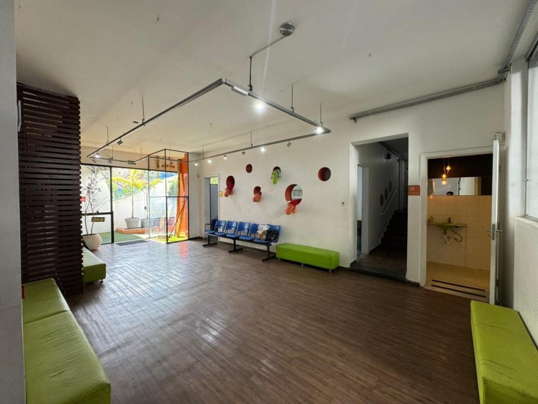 Prédio, Colégio Batista, 0 Quarto, 0 Vaga