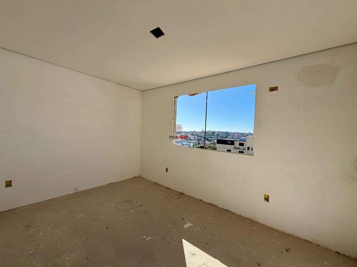 Apartamento, Barreiro, 3 Quartos, 3 Vagas, 1 Suíte