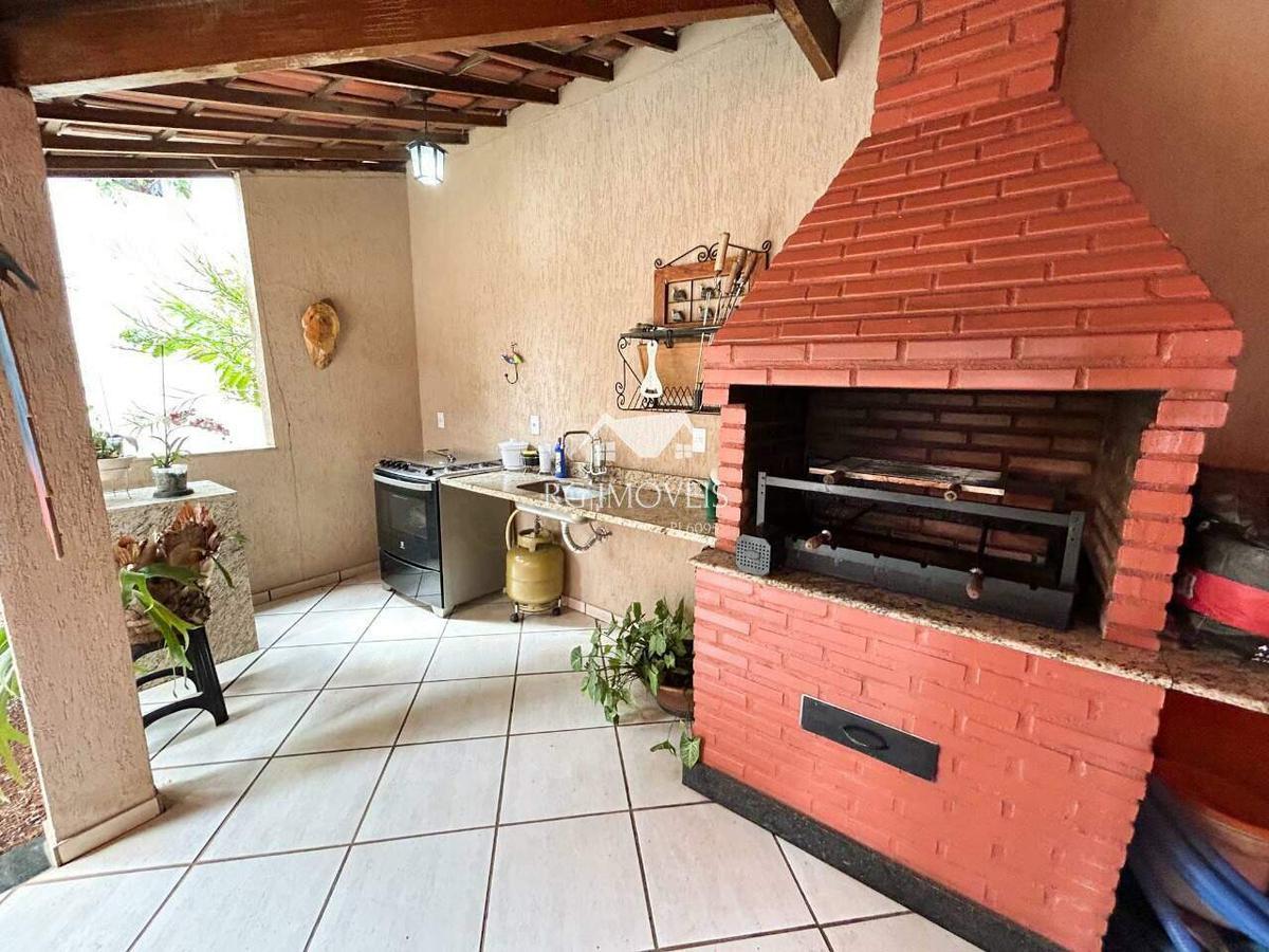 Casa, Barreiro, 3 Quartos, 4 Vagas, 1 Suíte