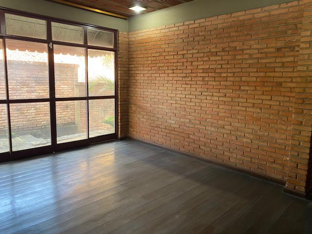 Casa, São José, 4 Quartos, 6 Vagas, 1 Suíte