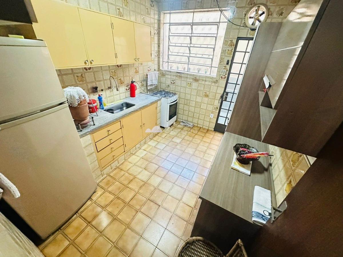 Casa, Santa Branca, 6 Quartos, 5 Vagas, 1 Suíte