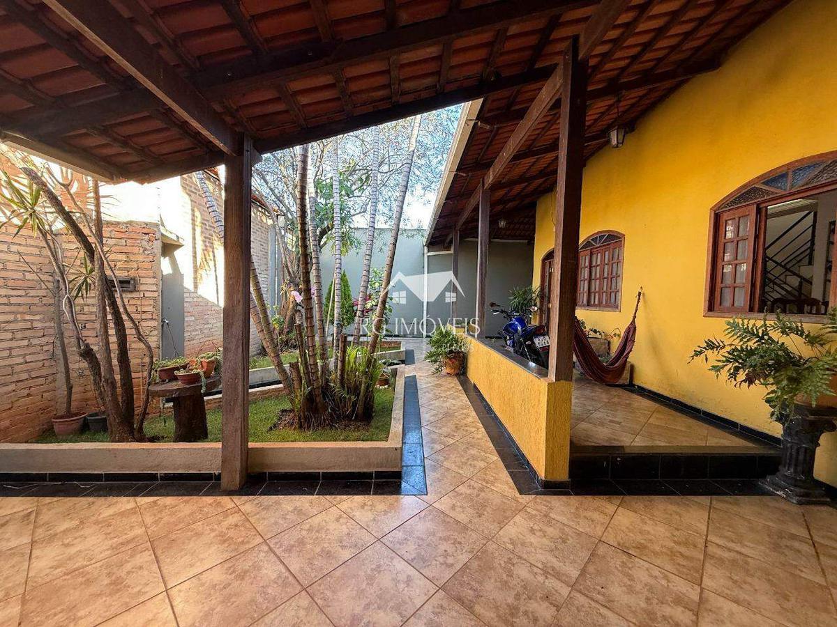 Casa, Niterói, 4 Quartos, 6 Vagas, 1 Suíte