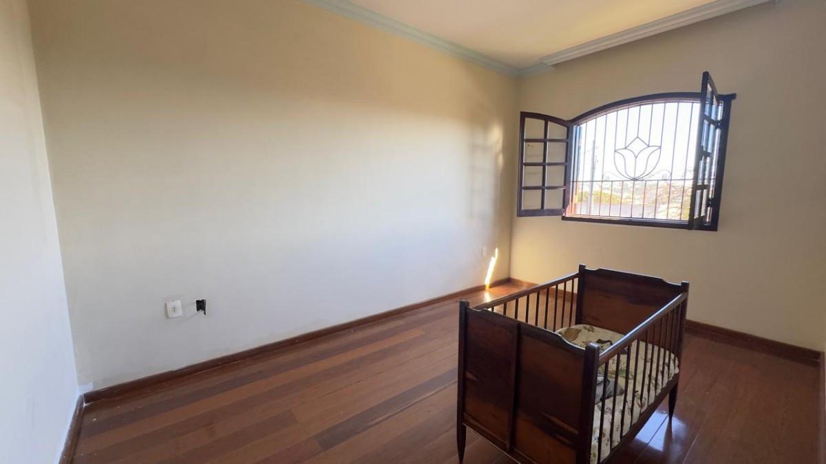 Casa, Bom Sossego, 5 Quartos, 8 Vagas, 2 Suítes