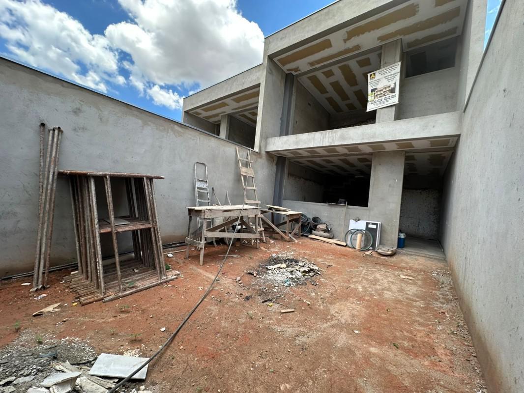 Casa, Monte Verde, 2 Quartos, 2 Vagas, 1 Suíte