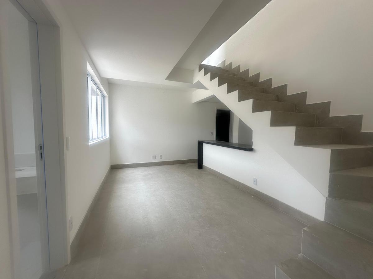 Cobertura, Funcionários, 2 Quartos, 2 Vagas, 2 Suítes