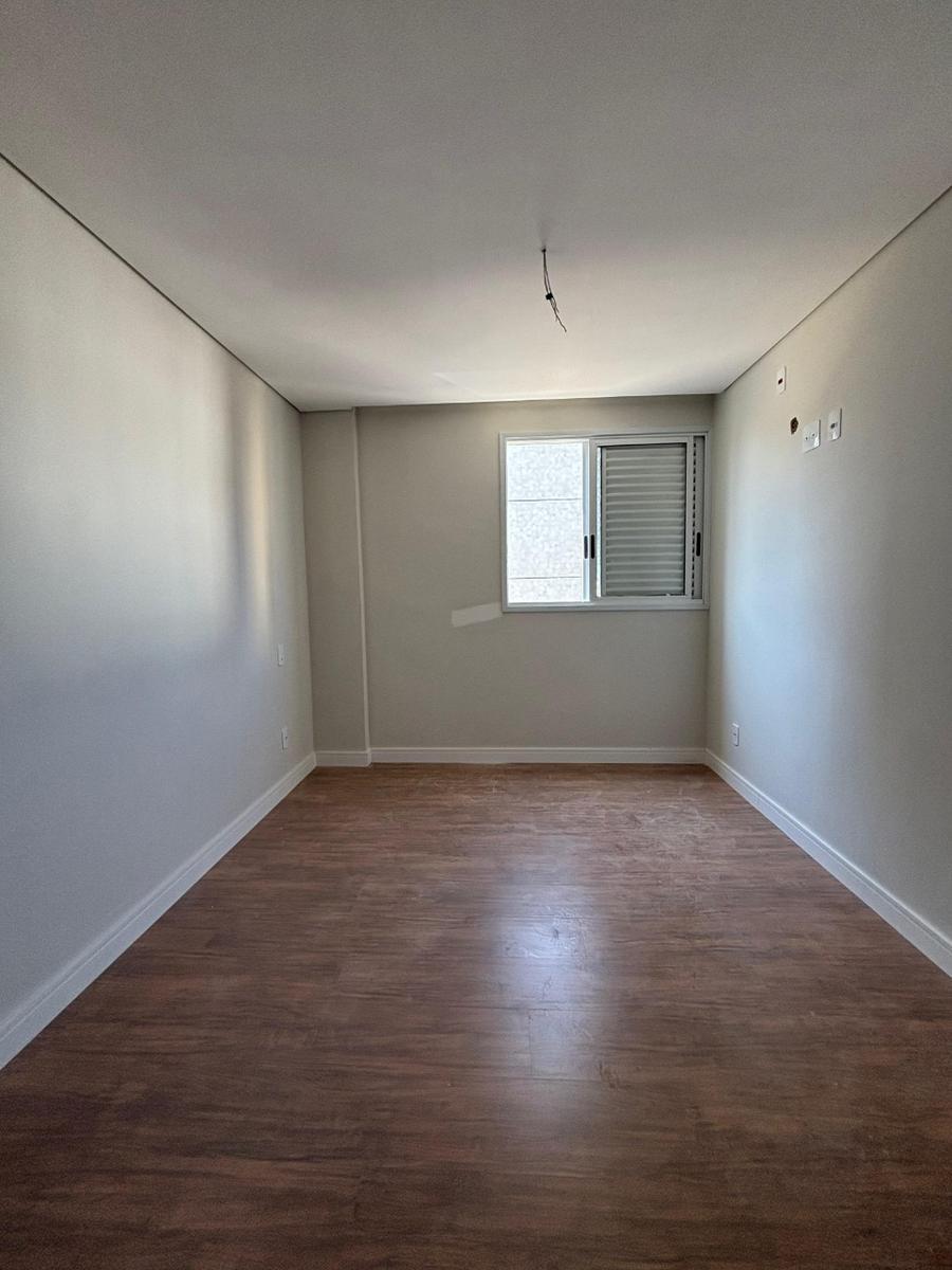 Apartamento, Sagrada Família, 3 Quartos, 3 Vagas, 1 Suíte
