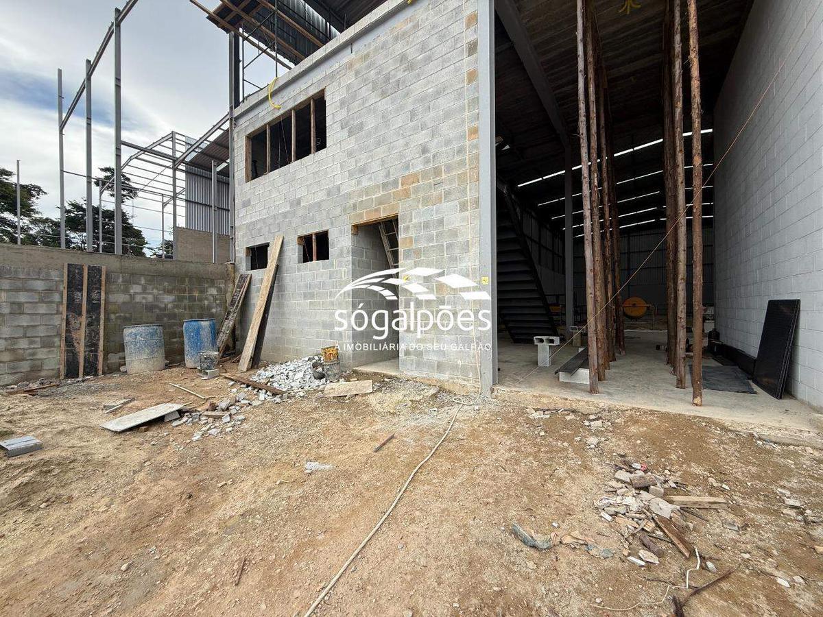 Galpão, Bandeirinhas, 6 Vagas