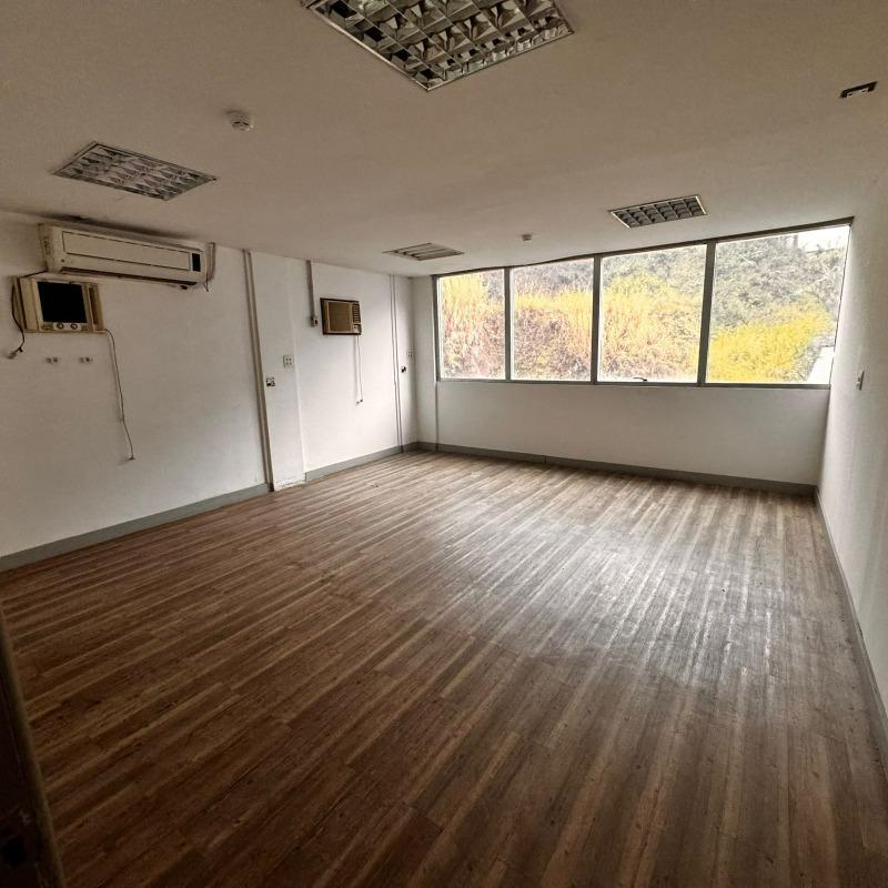 Andar, Estoril, 0 Quarto, 4 Vagas