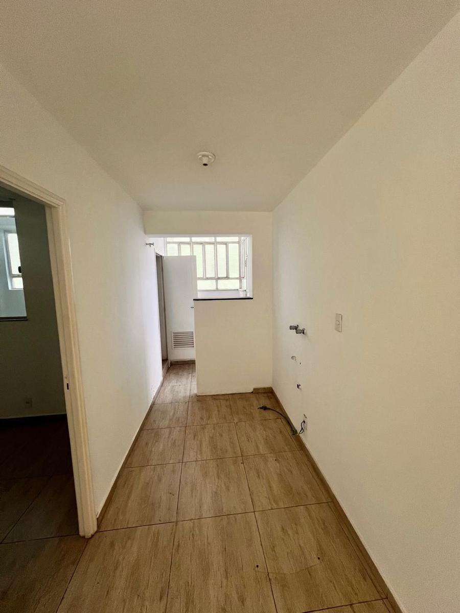 Sala, Centro, 2 Quartos, 0 Vaga, 1 Suíte