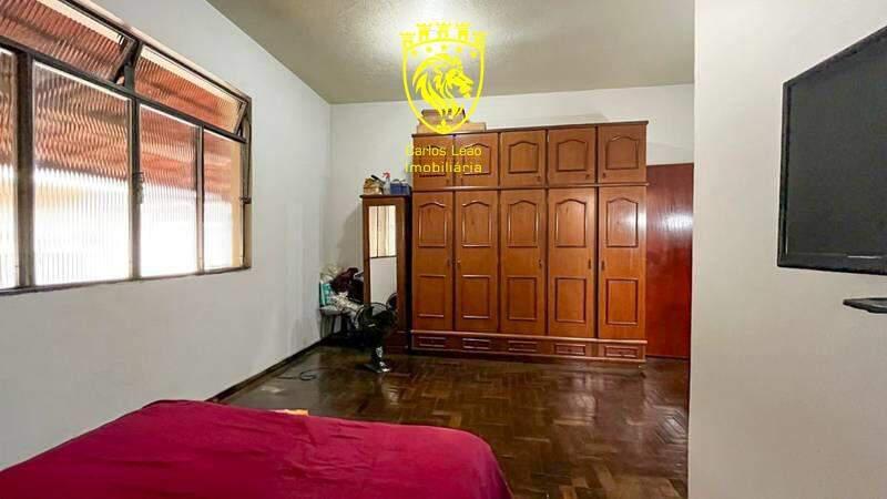 Casa, Santa Terezinha, 4 Quartos, 5 Vagas, 1 Suíte