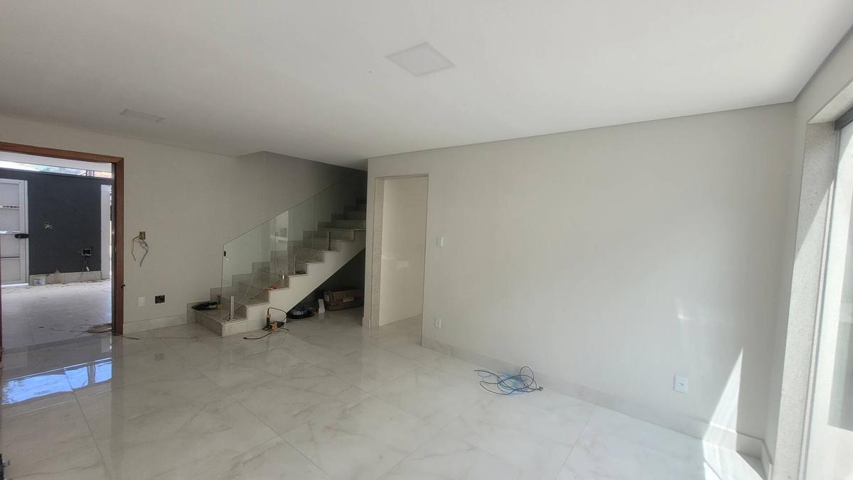 Casa, Quitandinha, 3 Quartos, 2 Vagas, 1 Suíte
