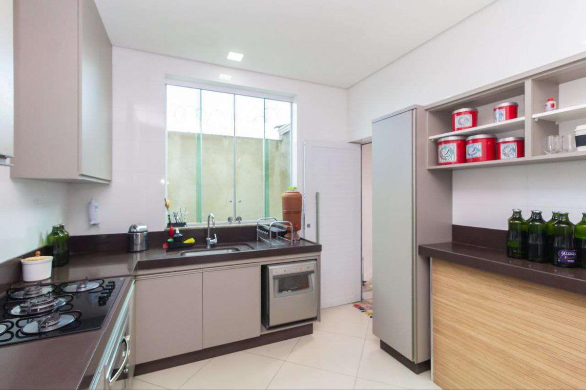 Casa, Estoril, 4 Quartos, 3 Vagas, 4 Suítes