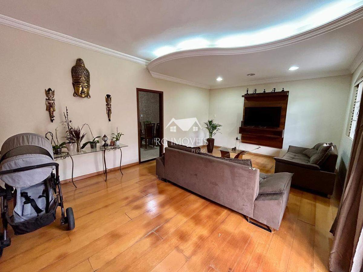 Casa, Milionários, 3 Quartos, 4 Vagas, 1 Suíte