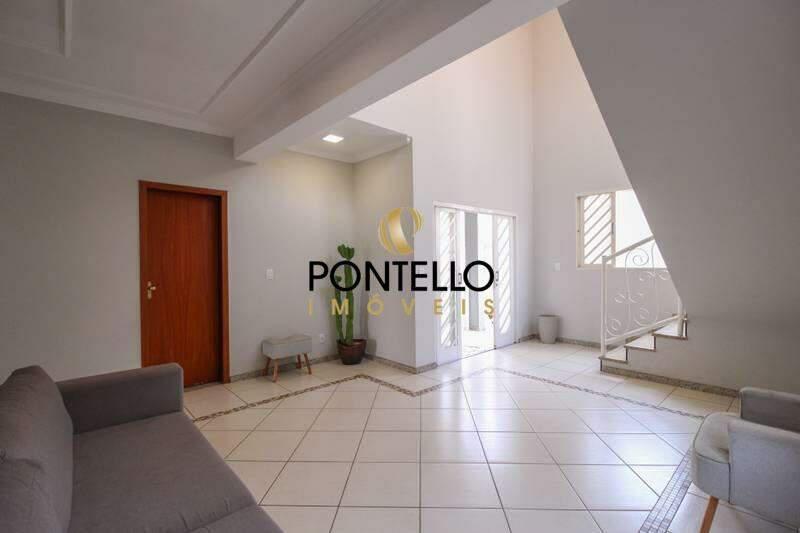 Casa, João Pinheiro, 5 Quartos, 5 Vagas, 1 Suíte