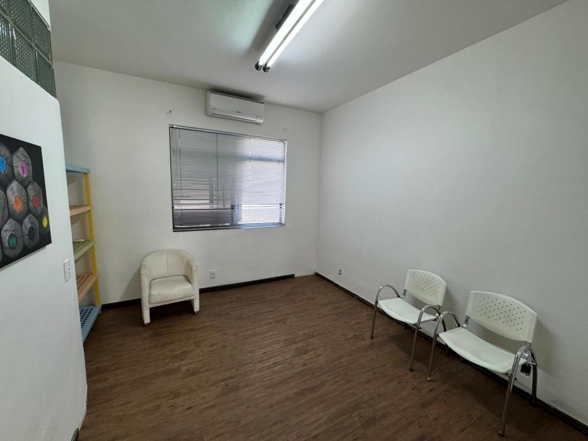 Prédio, Colégio Batista, 0 Quarto, 0 Vaga