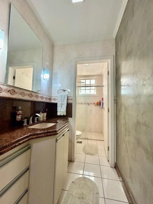 Casa, Castelo, 4 Quartos, 3 Vagas, 1 Suíte