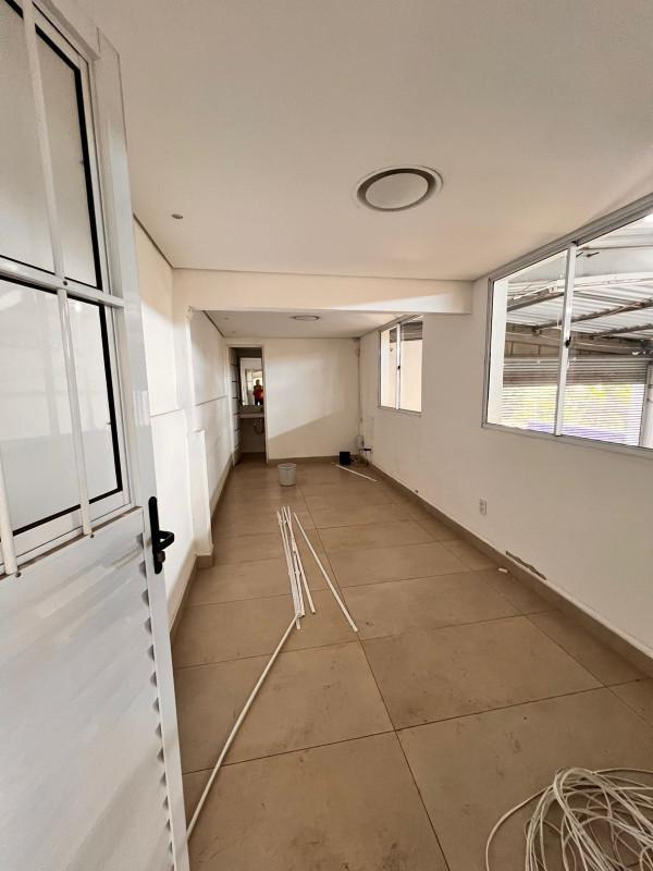 Galpão, Das Industrias I (barreiro), 0 Quarto, 0 Vaga