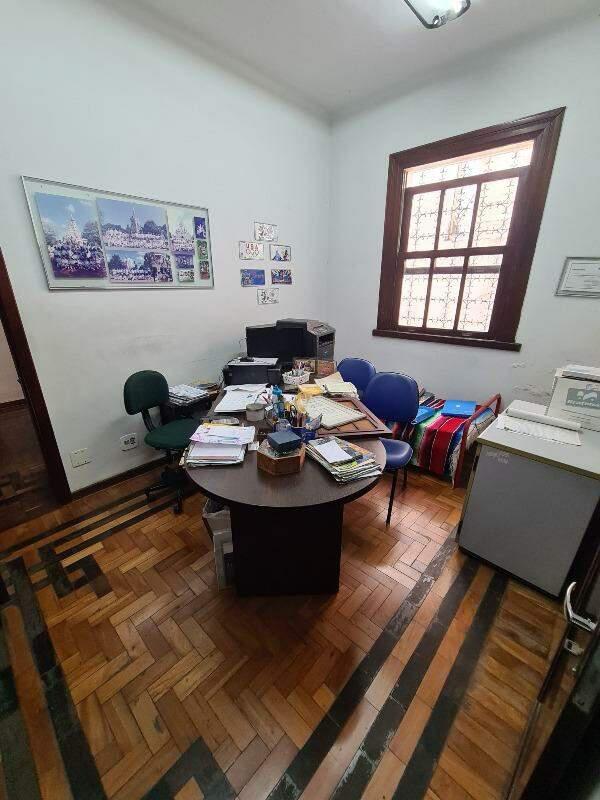 Casa, Floresta, 17 Quartos, 0 Vaga, 4 Suítes