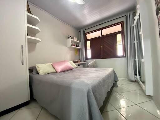 Casa, Industrial, 3 Quartos, 2 Vagas, 1 Suíte