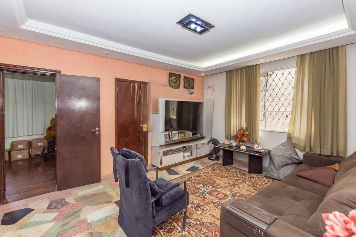 Casa, João Pinheiro, 5 Quartos, 4 Vagas, 1 Suíte