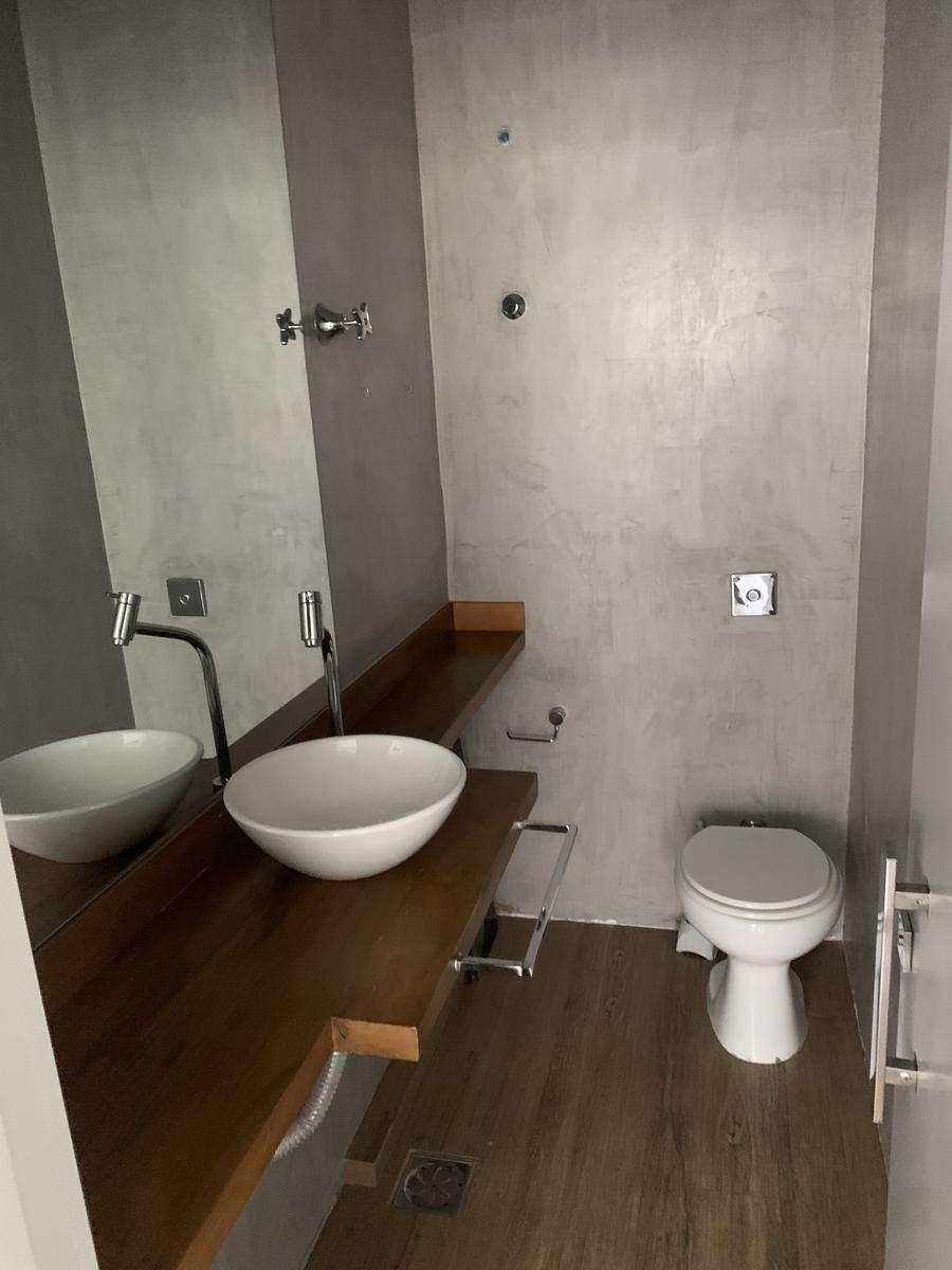 Sala, Lourdes, 0 Vaga