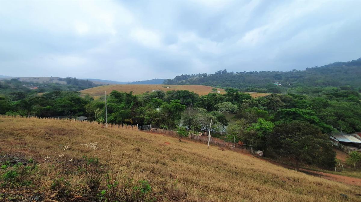 Lote, Centro, 1 Quarto, 1 Vaga