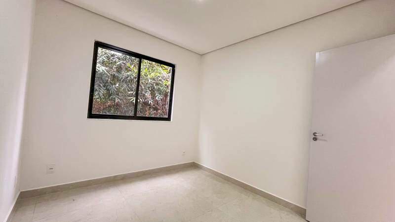 Casa, Santa Branca, 3 Quartos, 2 Vagas, 1 Suíte