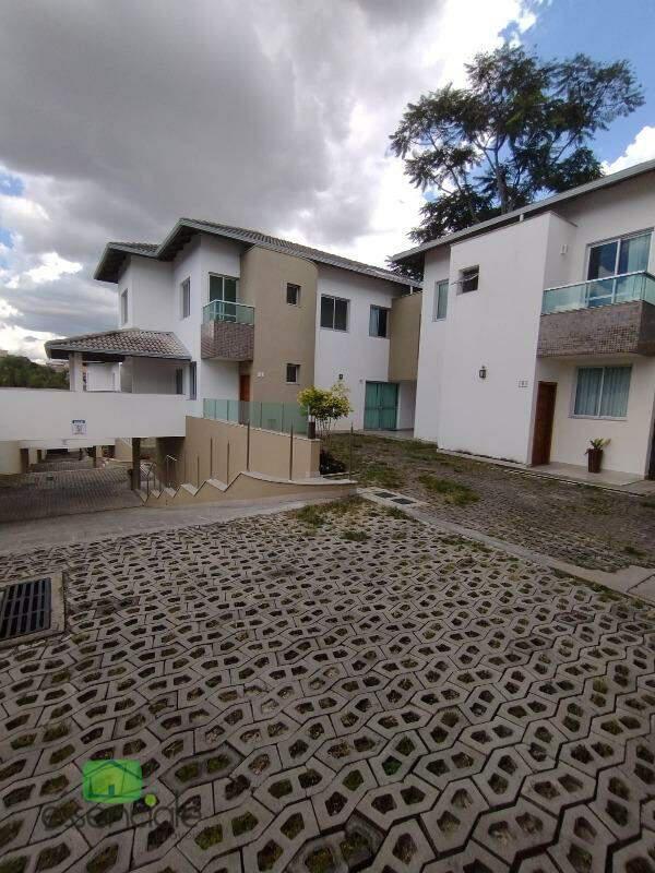 Casa, Centro, 3 Quartos, 2 Vagas, 1 Suíte