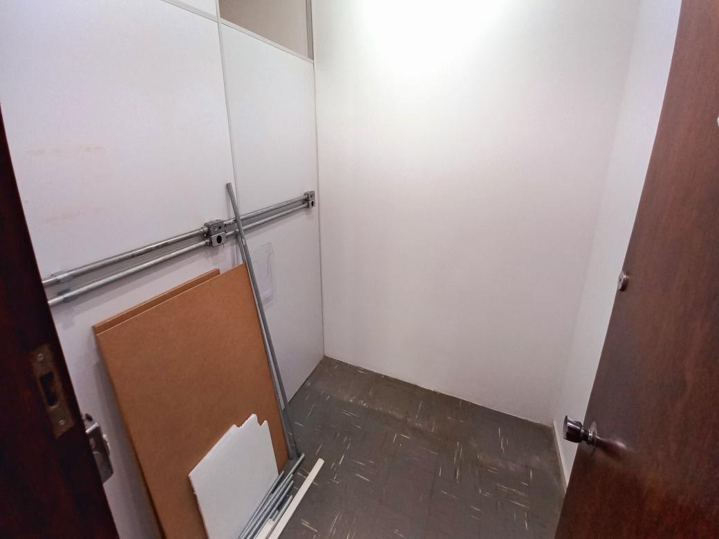 Sala, Funcionários, 0 Quarto, 1 Vaga