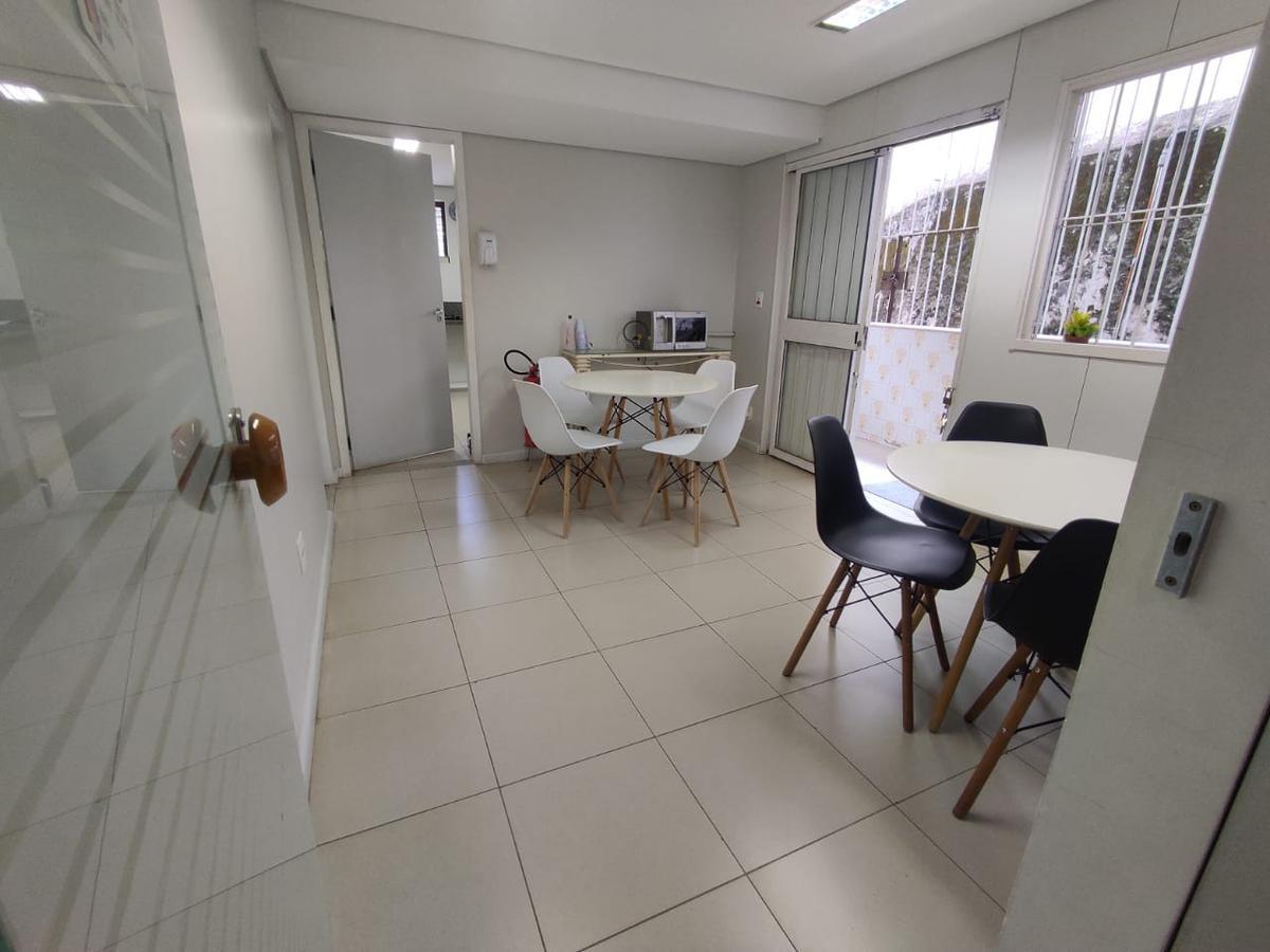 Casa Comercial, Vila Paris, 1 Quarto, 4 Vagas