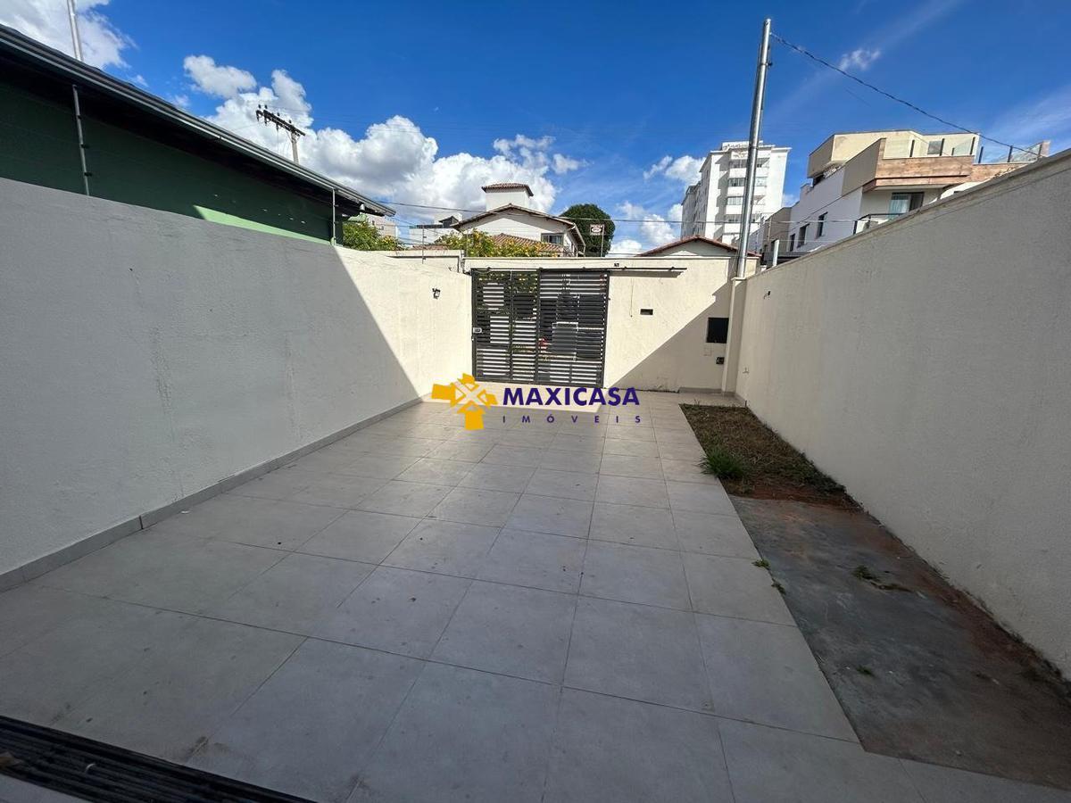 Casa, Santa Branca, 3 Quartos, 2 Vagas, 1 Suíte