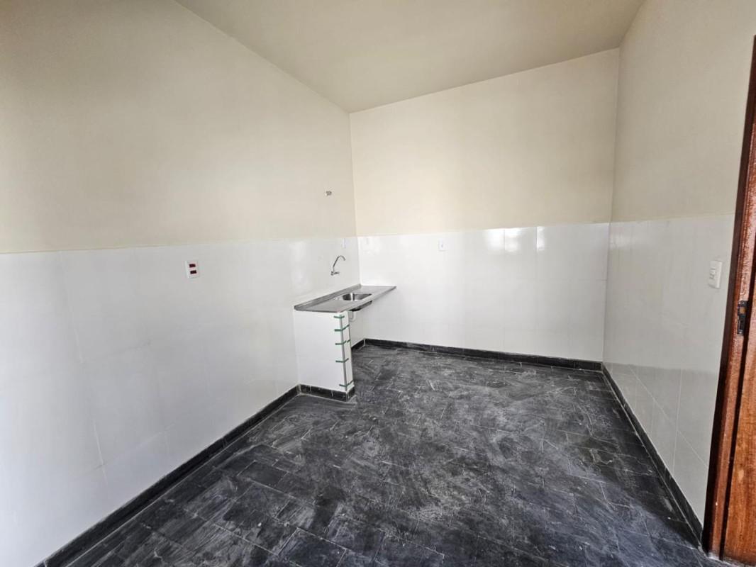 Prédio, Das Industrias I (barreiro), 14 Quartos, 0 Vaga