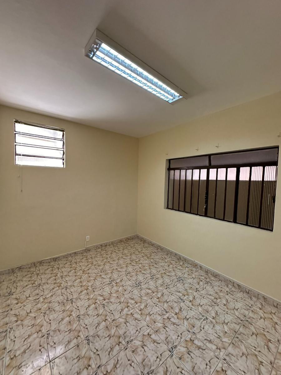 Casa Comercial, Planalto, 2 Quartos, 6 Vagas