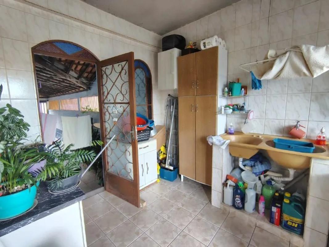 Casa, Teixeira Dias (barreiro), 4 Quartos, 2 Vagas