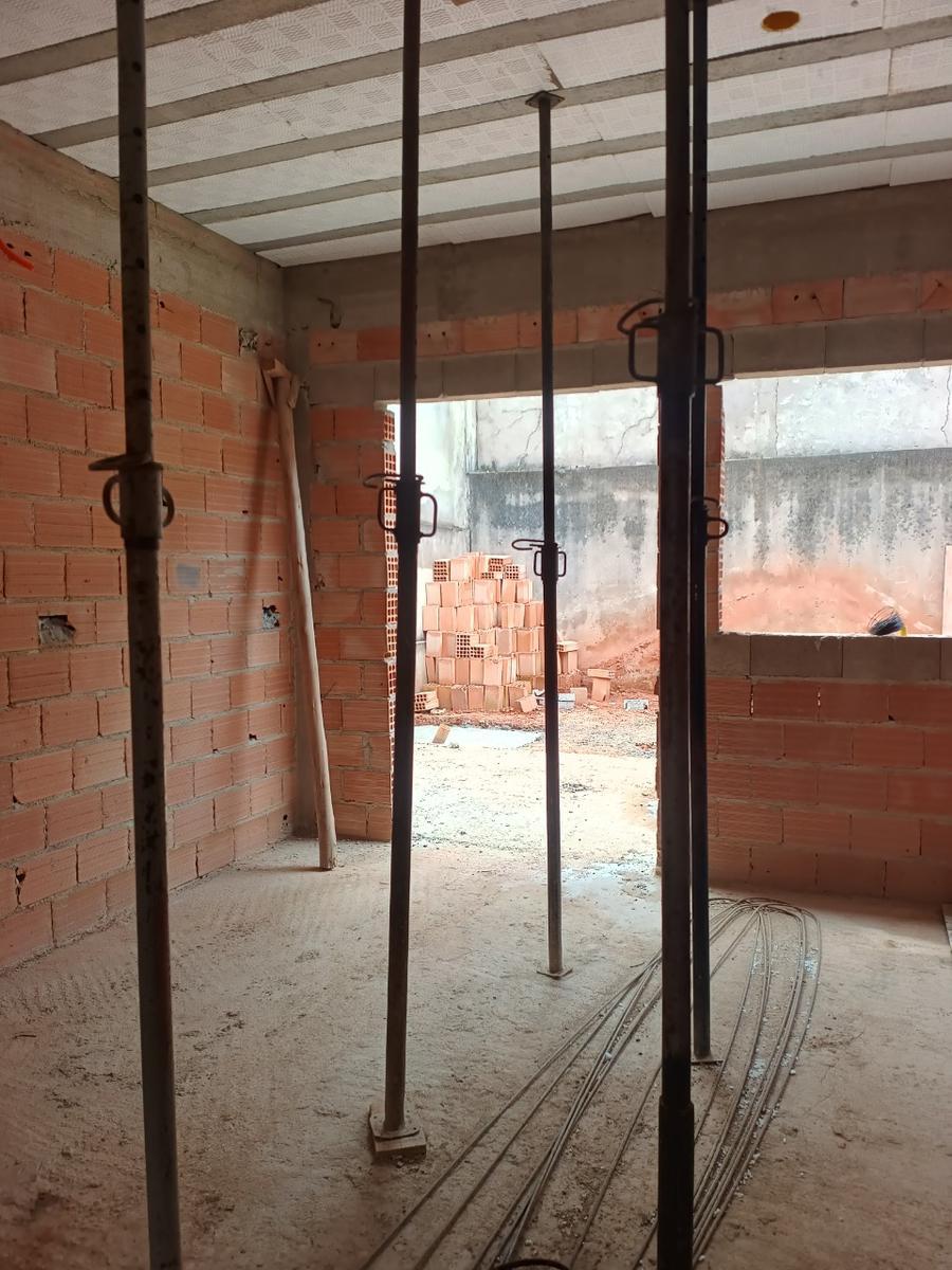 Casa, Europa, 3 Quartos, 2 Vagas, 1 Suíte