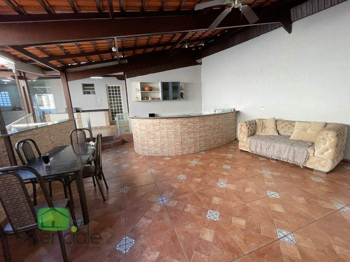 Casa, Novo Eldorado, 3 Quartos, 5 Vagas, 1 Suíte