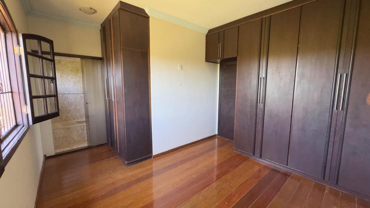 Casa, Bom Sossego, 5 Quartos, 8 Vagas, 2 Suítes